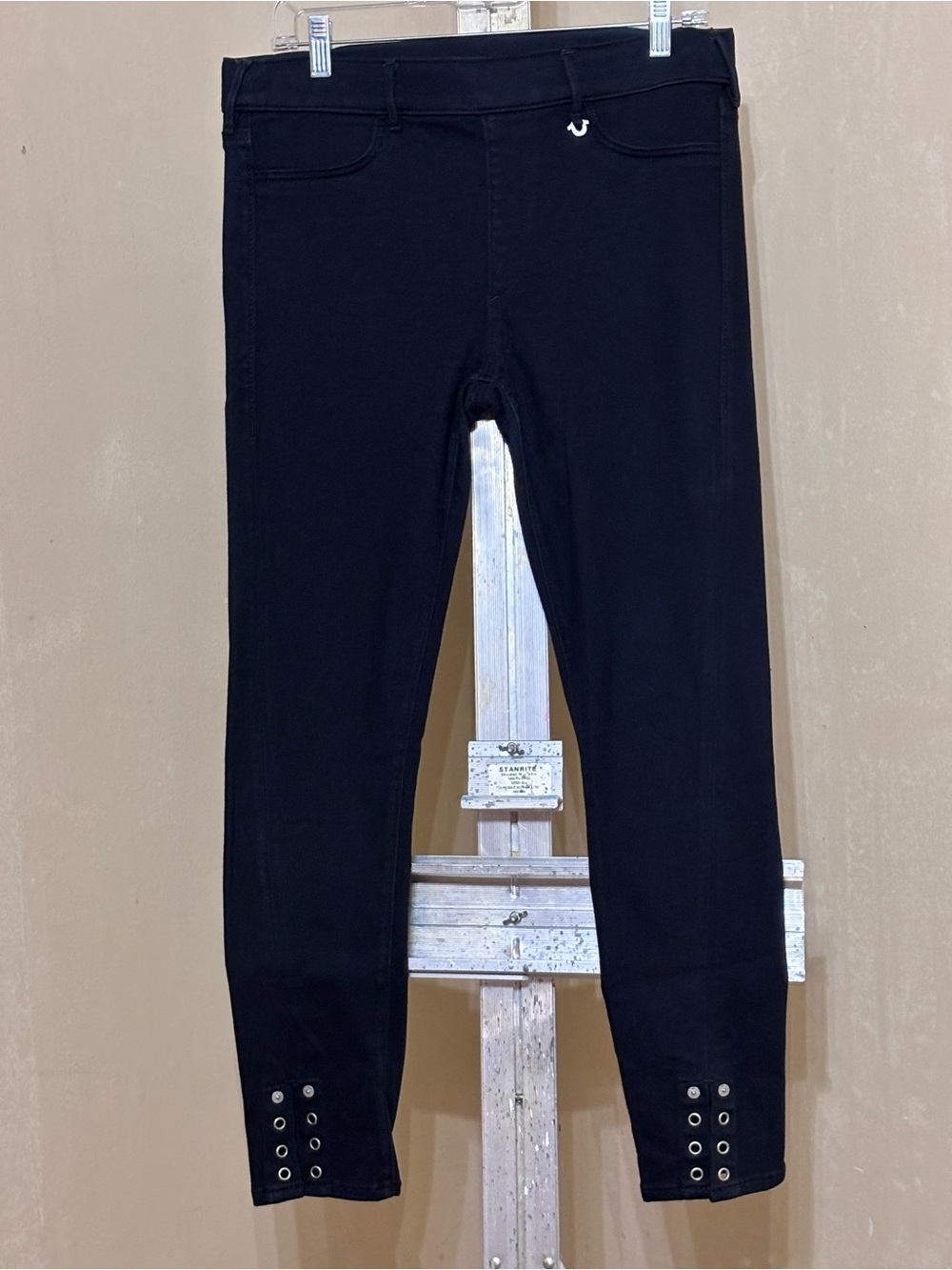 True Religion Skinny Legging Pants with Silver Grommet Cuff Buttons Sz L